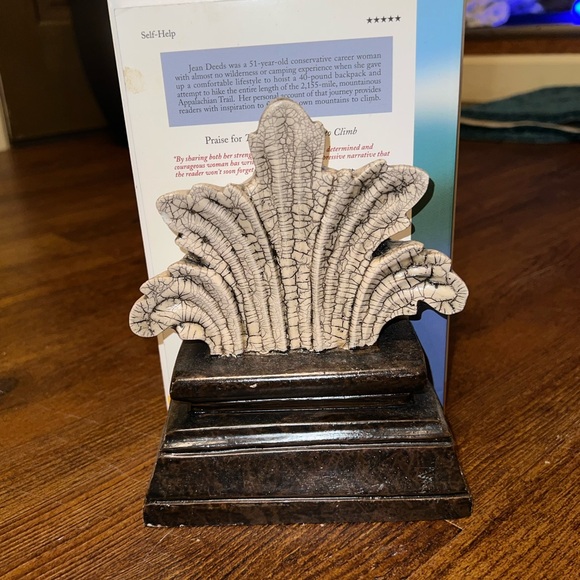 Vintage Acanthus Leaf Motif Marbled Solid Stone Bookends/ Sculpture Decor - Picture 3 of 16